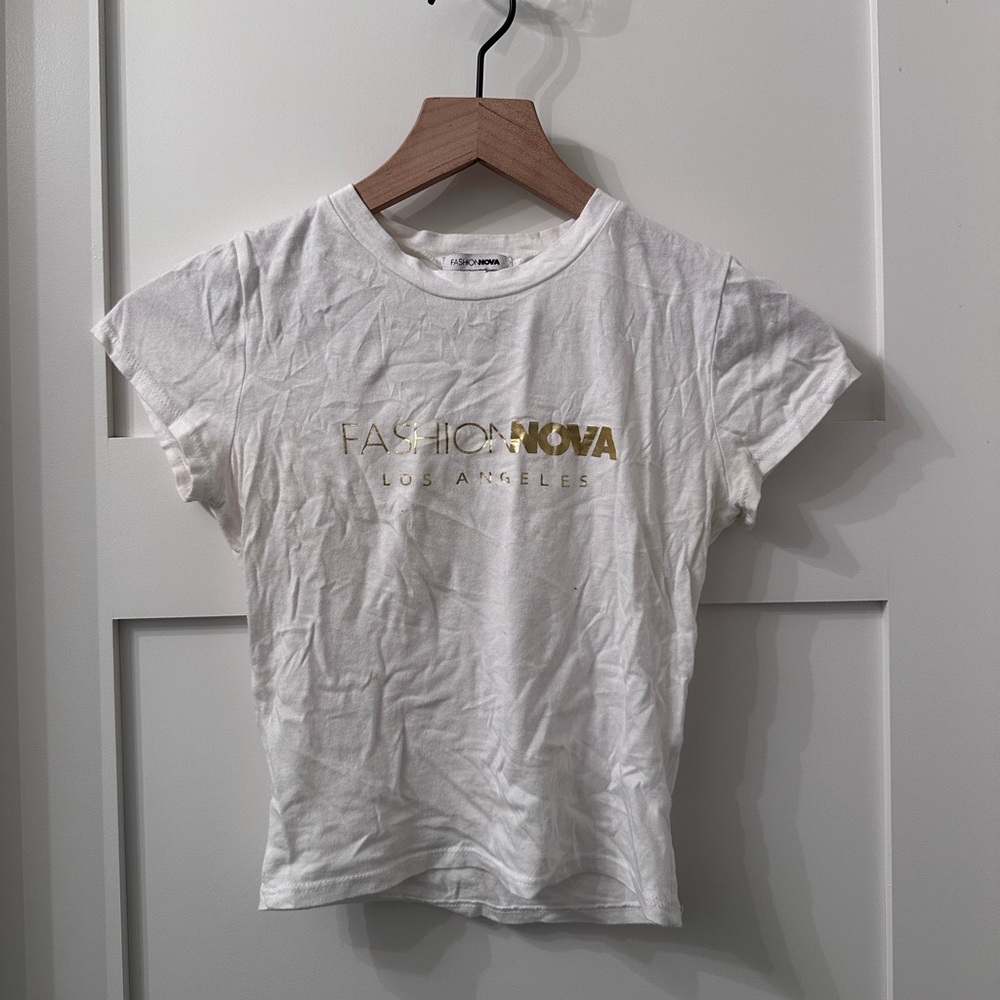 Fashion Nova fitted t-shirt. Slightly cropped. Size XS